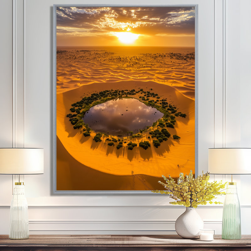 «An Aérien Photo of Sahara Oasis Desert I», art mural sur toile, H 44 po x l 34 po, Reproduction avec cadre flottant
