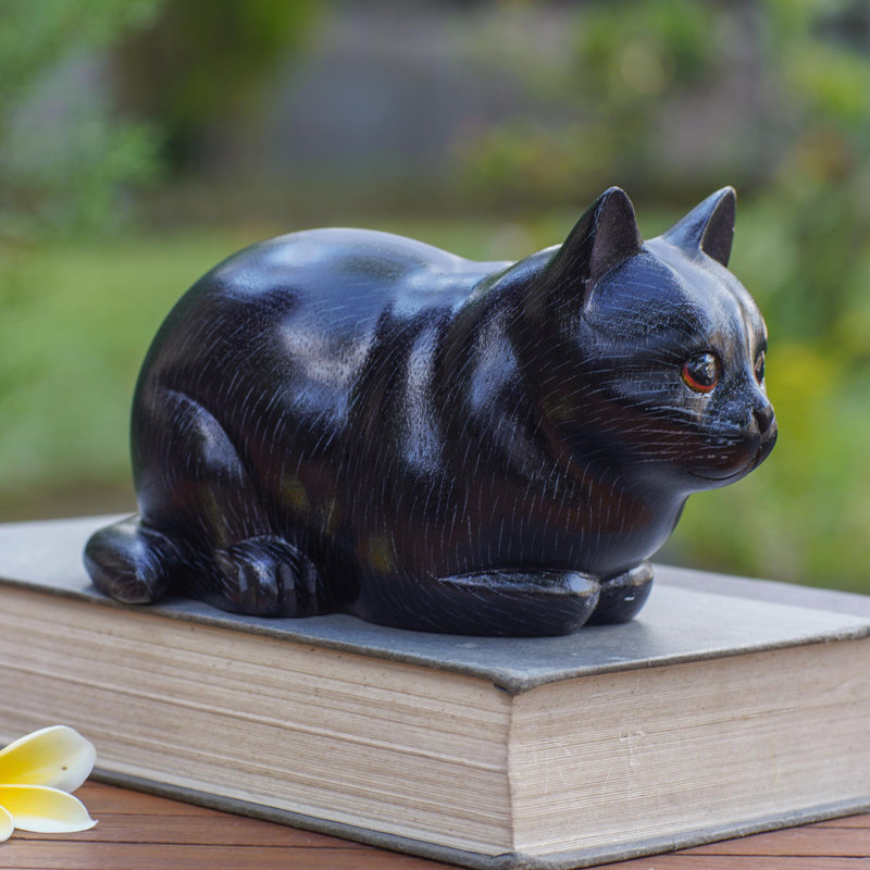 Figurines & Sculptures
