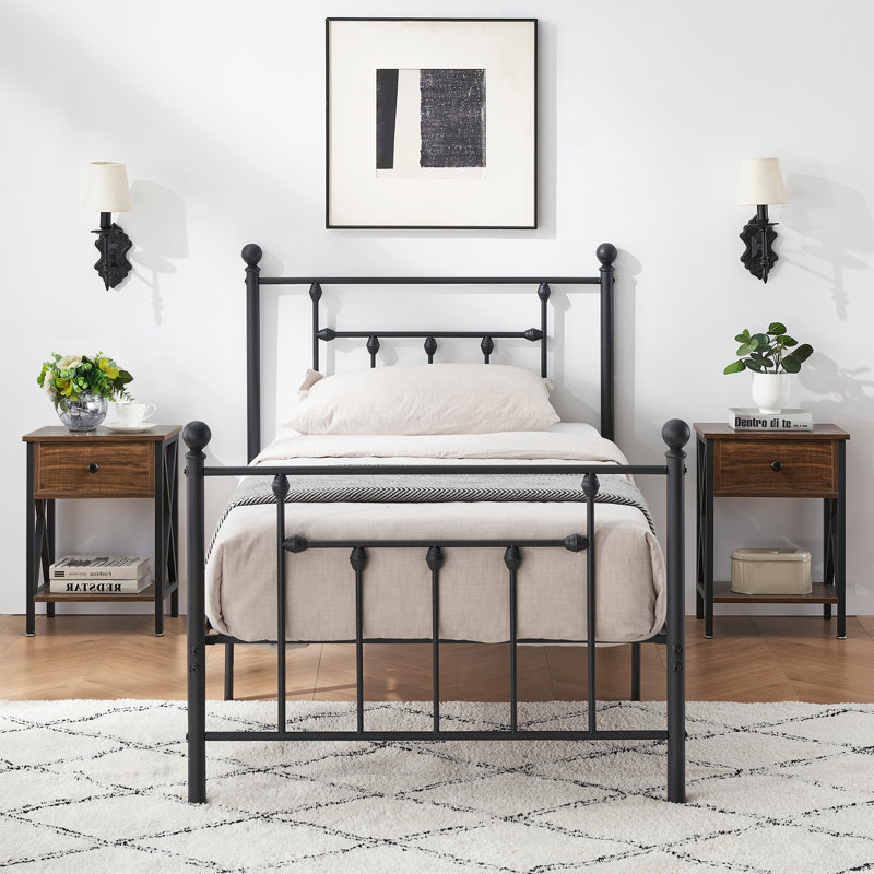 Ensemble de chambre à coucher 3 pièces Kempst, cadre de lit plateforme simple et ensemble de 2 tables de chevet brunes, ensemble de meubles de chambre à coucher simple en métal moderne, support de lattes robuste, rangement sous le lit, aucun sommier nécessaire, silencieux (ensemble de 3)