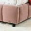 Très grand lit rose avec tête de lit et tiroir pour une chambre à coucher élégante - moderne et confortable dans un style de revêtement-2114005364