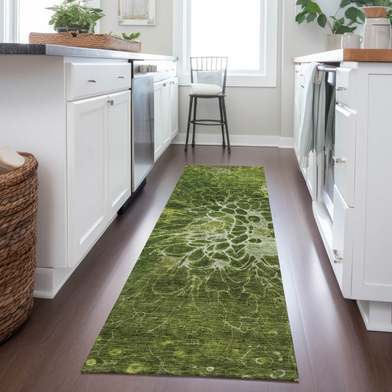 Polyester abstrait tissé à la machine intérieur / extérieur Tinatin en vert, Tapis de couloir 2 pi 3 po x 7 pi 6 po