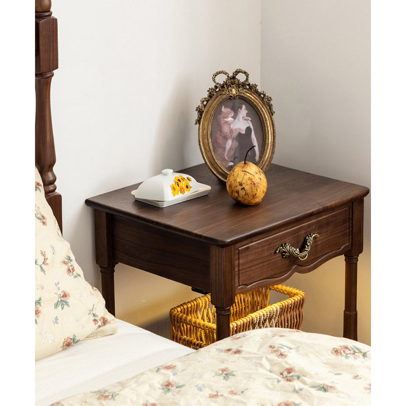 Table de chevet en bois massif vintage