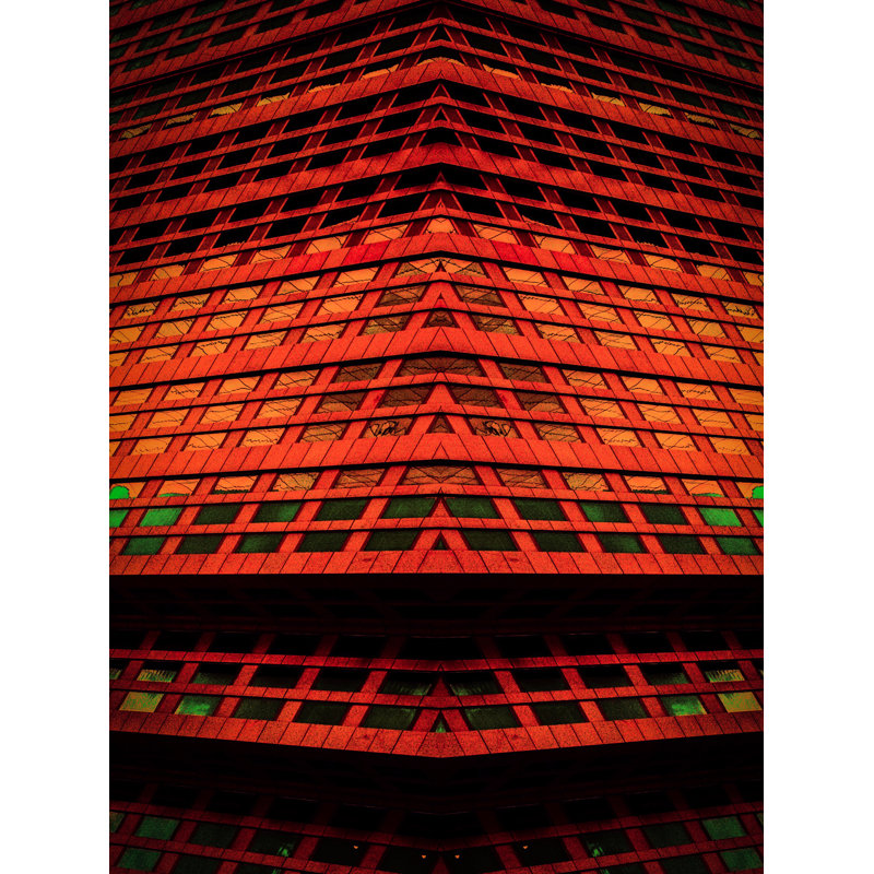 «Buildings Stare Too» par Kevin Quinn - Reproduction d'art encadrée sur papier, H 32 po x l 24 po