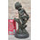 Petit enfant fille tenant un panier de raisins - Sculpture en bronze classique par Moreau