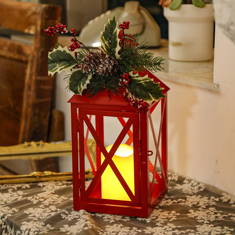 Paquet de 2 lanternes de Noël rouges avec bougie DEL sans flamme scintillante et verdure des Fêtes, lanternes en métal, décoration de Noël, décoration intérieure