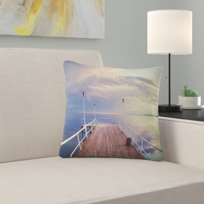 Coussin Pier Under Bright Sky