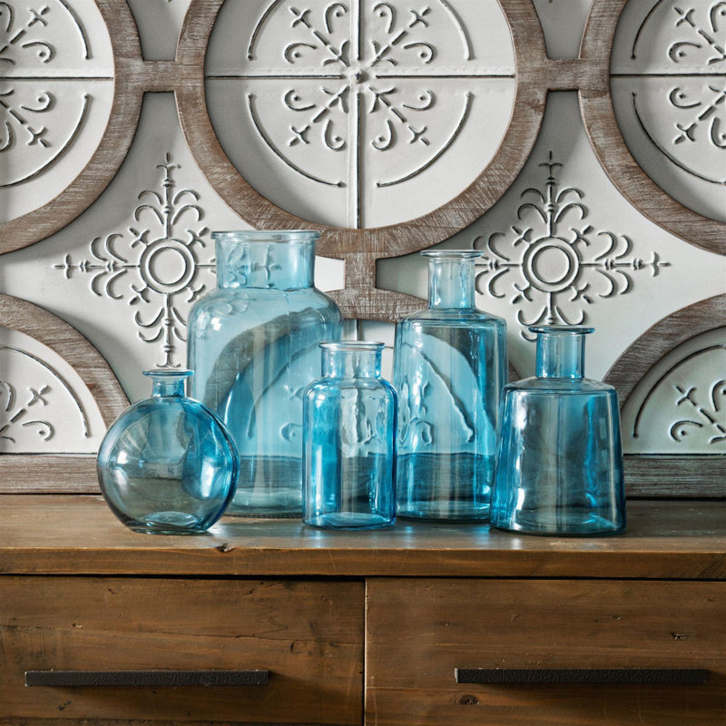 Ensemble de deux vases de table ronds en verre bleu