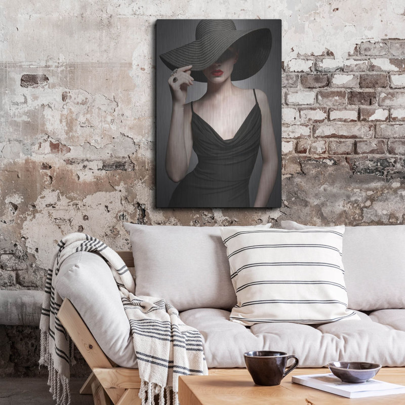«Lady In Black 3» par Luxe Metal Portfolio, H 36 po x l 24 po