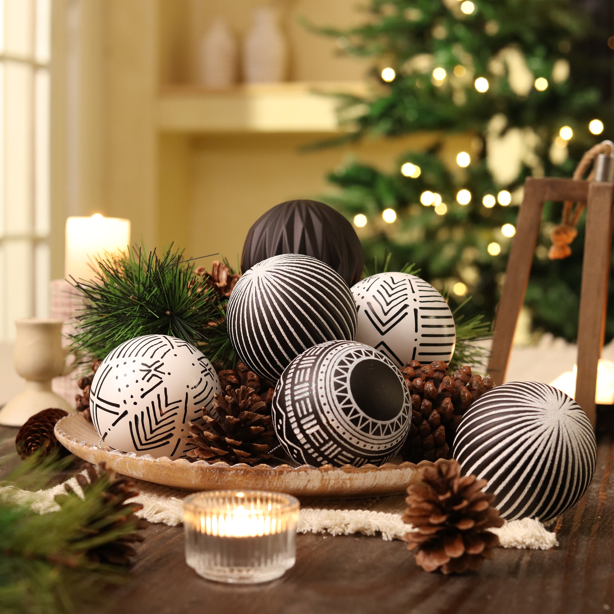 Kaimani 9ct 80mm Large Shatterproof Scandinavian Christmas Ornaments, Black/White