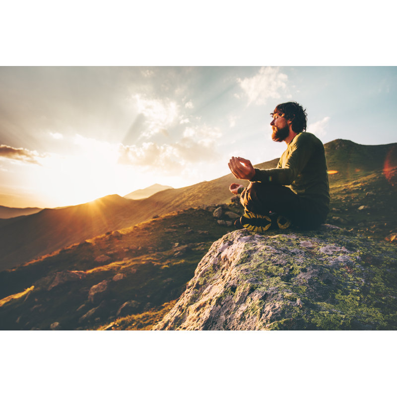 «Man Meditating» par Everste - photographie sur toile tendue, H 12 po x l 18 po