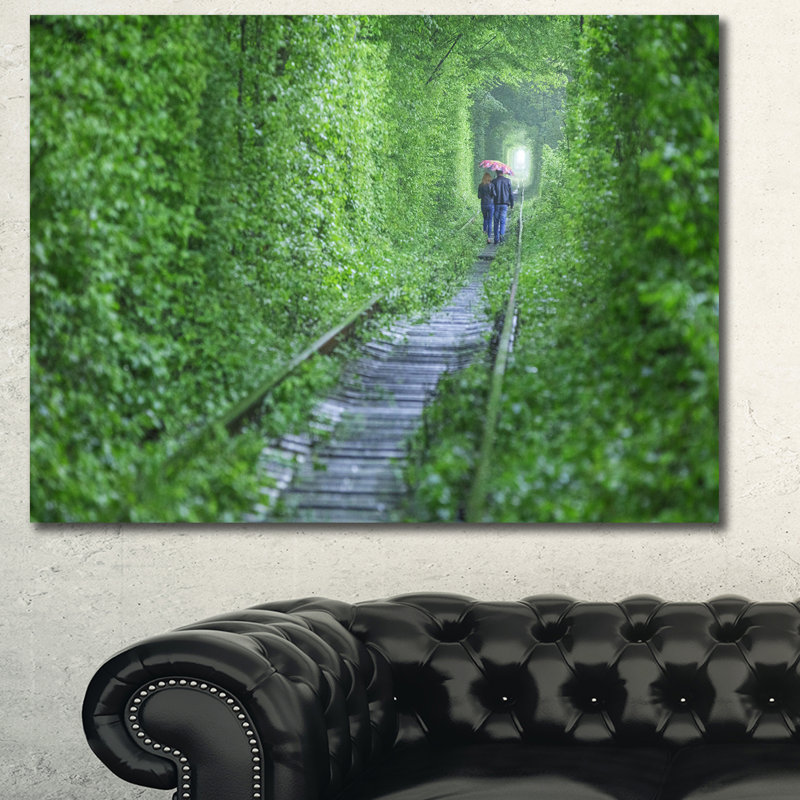 « couple à l’intérieur du tunnel », reproduction de photo sur toile tendue, H 30 po x l 40 po x P 1 po