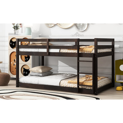 Lit simple au-dessus d'un lit mezzanine, fabrication en bois d'hévéa pour une expérience de sommeil sécuritaire