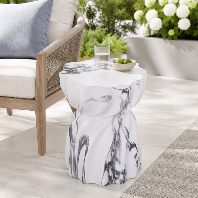 Table d'appoint sculpturale MGO avec motif cannelé torsadé et finition marbre authentique