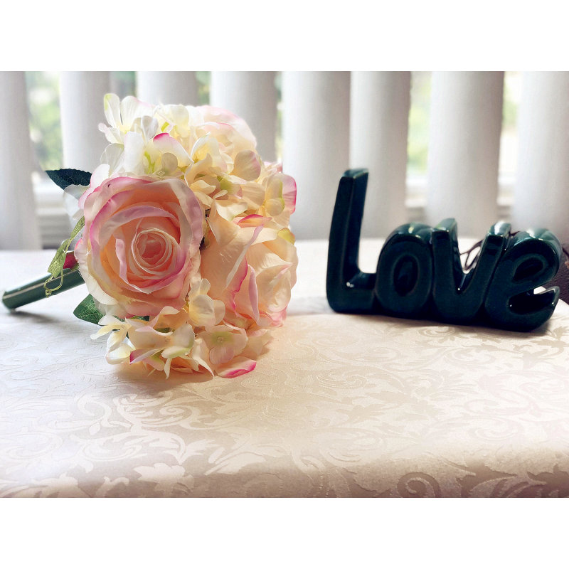 Hortensia artificielle et rose en vase