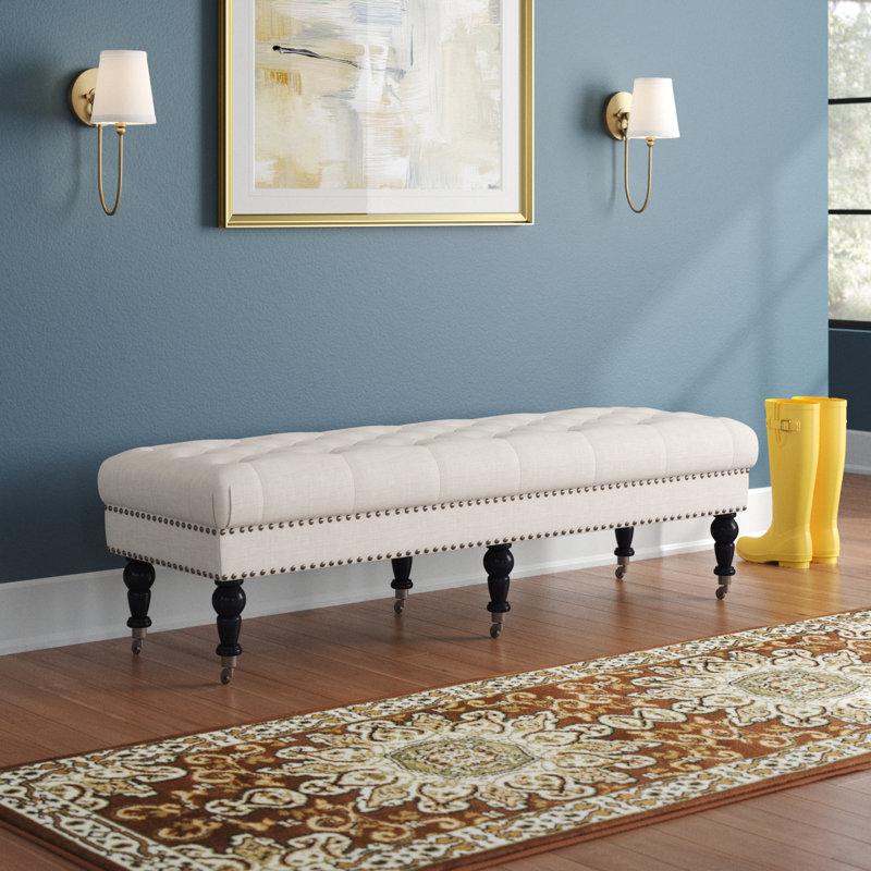 Banc rembourré sans tête avec garniture cloutée Athylene, H 17,75 po x l 62 po x P 19,63 po, Beige