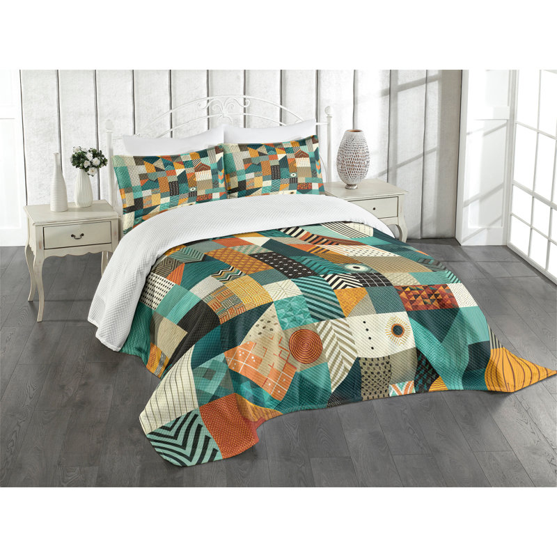 Polyester Geometric Shapes Coverlet, Queen Coverlet / Bedspread + 2 Standard Shams