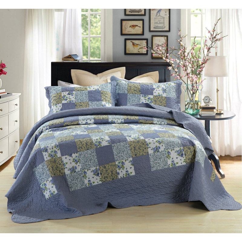 Farmhouse / Country Patchwork Quilt