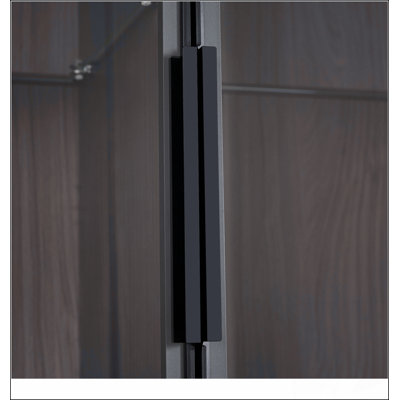 Grande vitrine lumineuse de 51,2 po avec verre trempé, cadre en métal et éclairage DEL pour les espaces de vie modernes