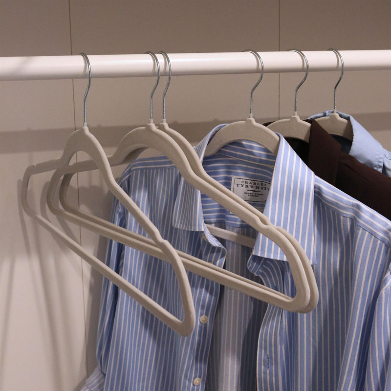 Harbour Housewares - Velvet Hangers - Non-Slip Coat Hangers with Trouser Bar, 25, Grey