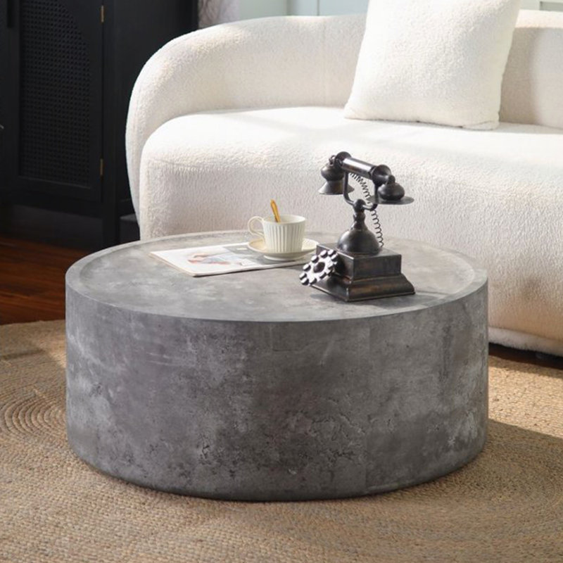 Table basse ronde de 31,5 po avec finition en faux béton