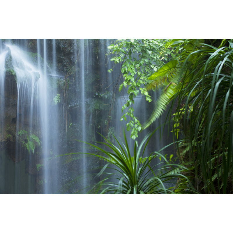 Chute d'eau par Ithinksky, H 8 po x l 12 po