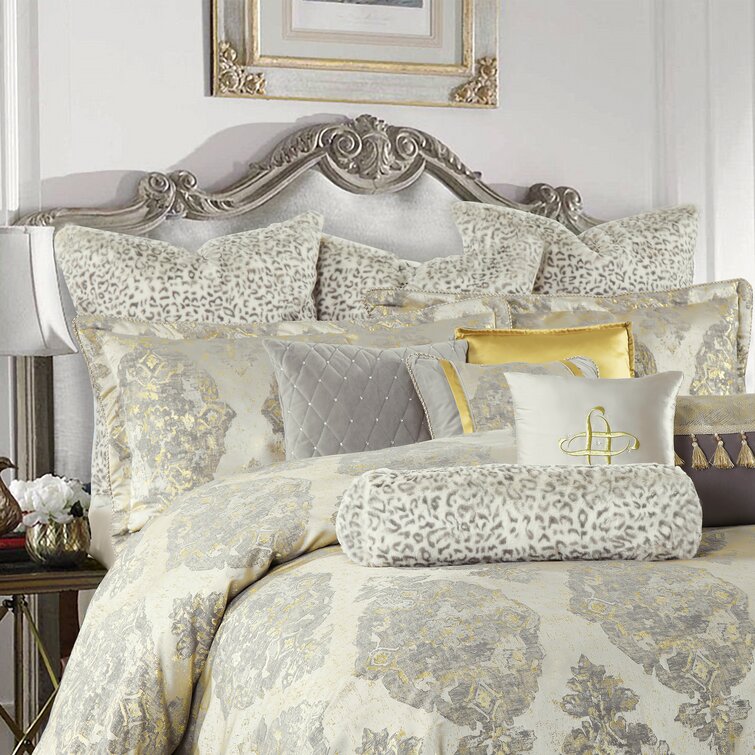 https://assets.wfcdn.com/im/38914271/resize-h755-w755%5Ecompr-r85/1751/175179084/Jacquard+Comforter+Set+Beige.jpg