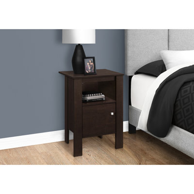 Table d'appoint transitionnelle: pieds carrés et table de chevet avec tablette en stratifié brun pour la chambre à coucher