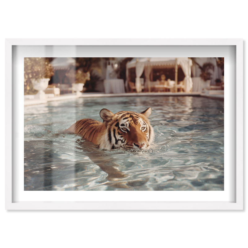 «Resort Tiger I», reproduction murale encadrée à impression acrylique encadrée par Notoriart, cadre blanc, 45 x 30