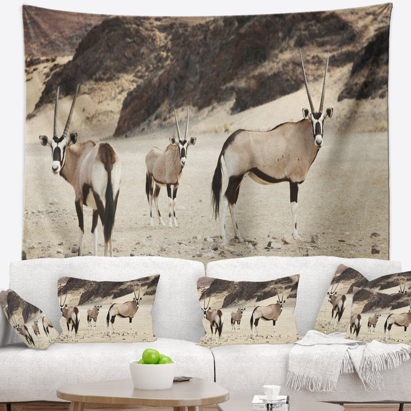 Wildebeests paysage belle tapisserie on valley, H 32 po x l 39 po
