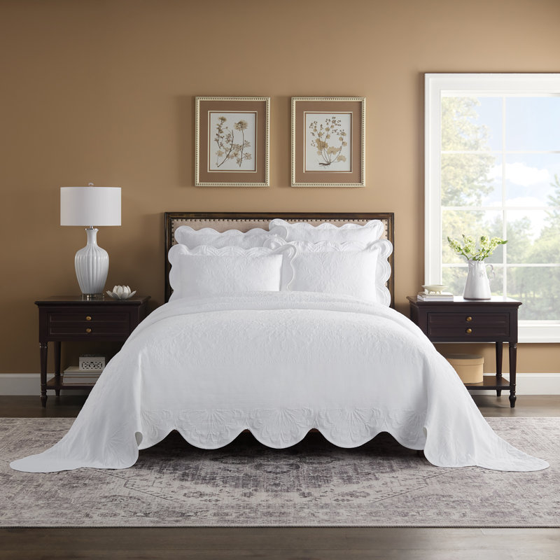 Historic Charleston Charleston Estate King Bedspread, 114 In x 120 In All Season Floral Bedding with Matelasse Pattern, 100% Cotton Embossed Bedspread, White