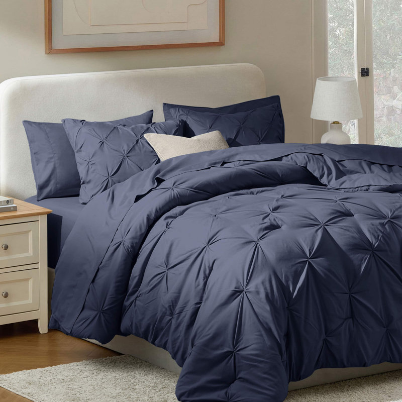 Ensemble d'édredon plissé avec draps Bed-in-a-Bag, Édredon de très grande taille et 6 pièces suppl, Bleu marine