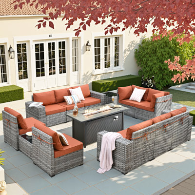 Ensemble de canapé modulaire d'extérieur en osier 13 pièces avec table de foyer au propane Bobia, accoudoirs larges, ensemble de conversation en rotin avec table basse et coussins Bobia