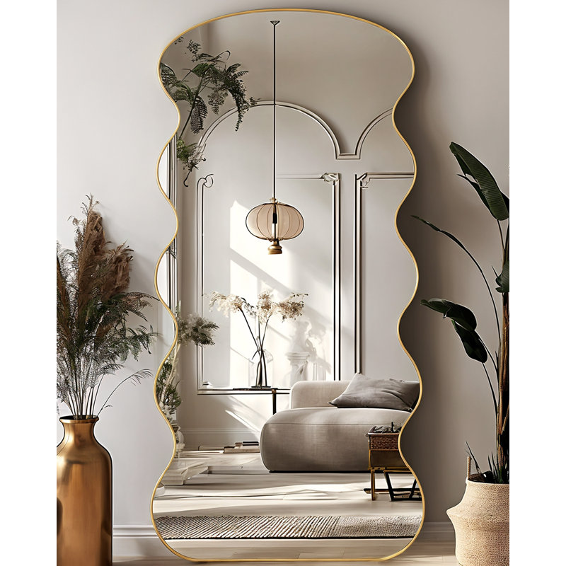 Miroir Wave complet: un miroir pleine longueur conçu pour offrir une réflexion complète du corps tout en améliorant l'esthétique de votre espace.