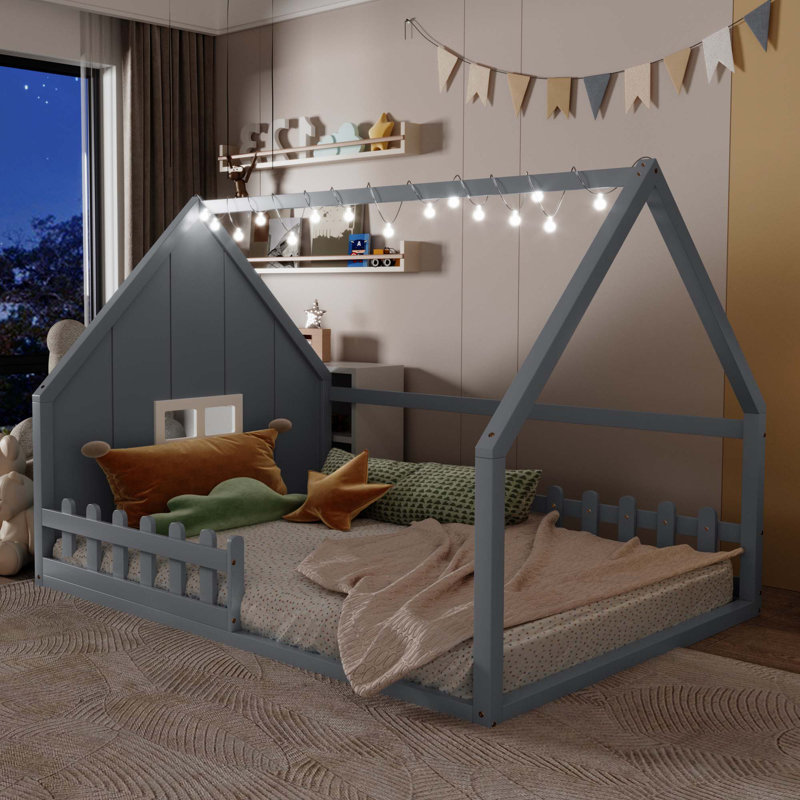 Lit en bois avec fenêtre et clôture, Gris