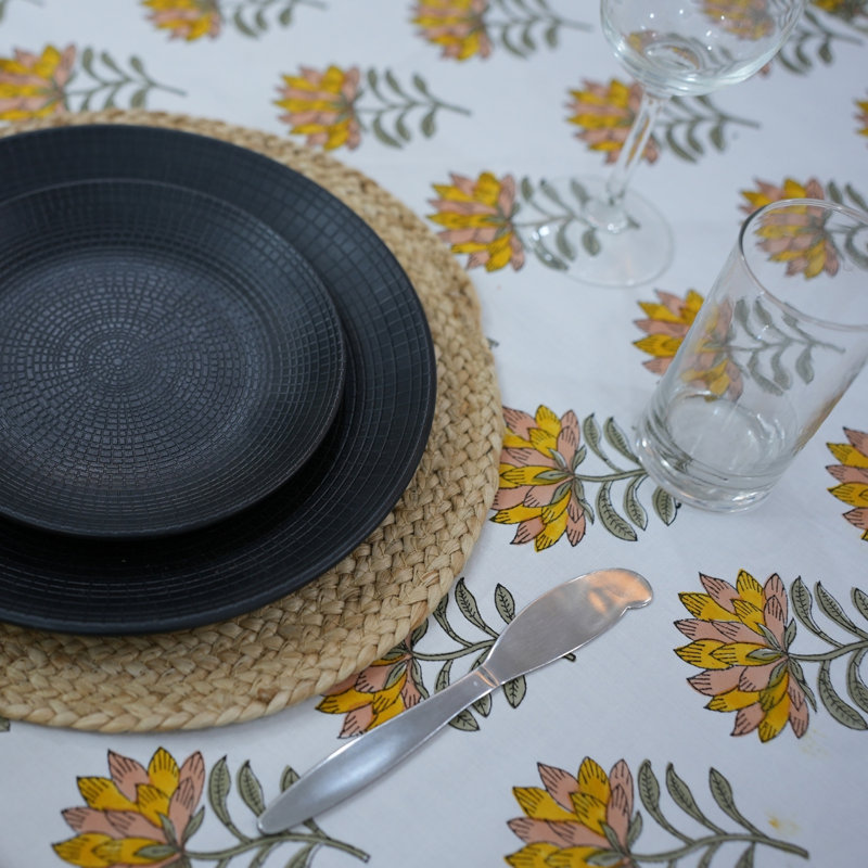 Housse de table florale fabriquée à la main - charme subtil pour votre salle à manger, fleur d'été, jaune, L 60 po x L 60 po