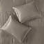 Édredon en taupe charmeuse pour grand lit - 7 pièces, rembourrage, coussins décoratifs de style moderne, grand, jupe de lit-126088881