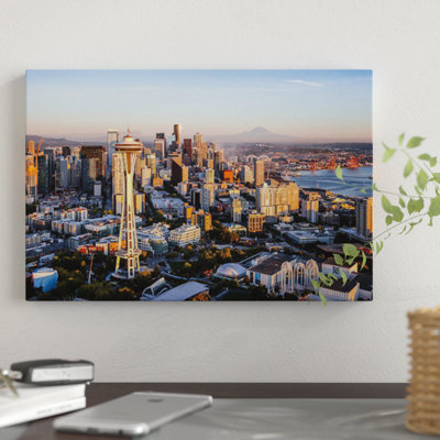 «Space Needle and Skyline, Seattle» par Matteo Colombo - Estampe numérique sur toile tendue avec châssis