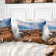 Coussin à imprimé paysage avec phare sur les rochers-1216015870-1216015858