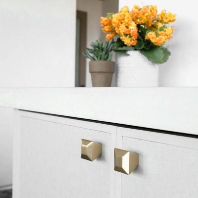 Diamond 1 5/16" Length Geometric Knob