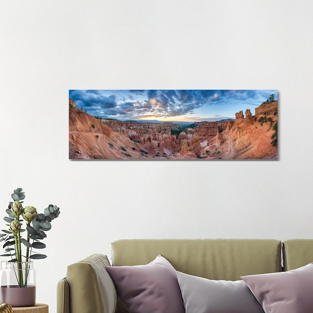 Sonnenaufgangspanorama im Bryce Canyon National Park, Utah, USA von Jan Becke - Panoramaleinwand auf Leinwand Giclée auf...