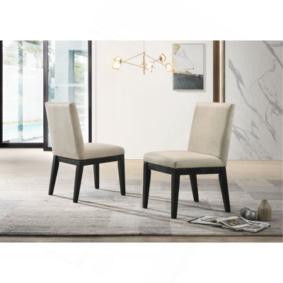 Ensemble de 2 chaises de salle à manger en tissu contemporain, ergonomiques et élégantes pour une expérience culinaire confortable.