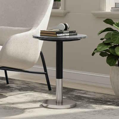 Table d'appoint moderne à dessus en marbre de 16 po avec base en métal deux tons Evans