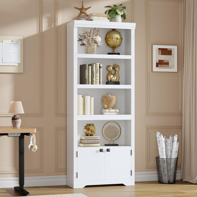 Bibliothèque à 5 niveaux avec 2 portes, bibliothèque campagnarde haute de 69 po avec tablettes réglables, support de rangement ouvert de l 31,5 po pour le bureau personnel, le salon, la bibliothèque, blanc W600