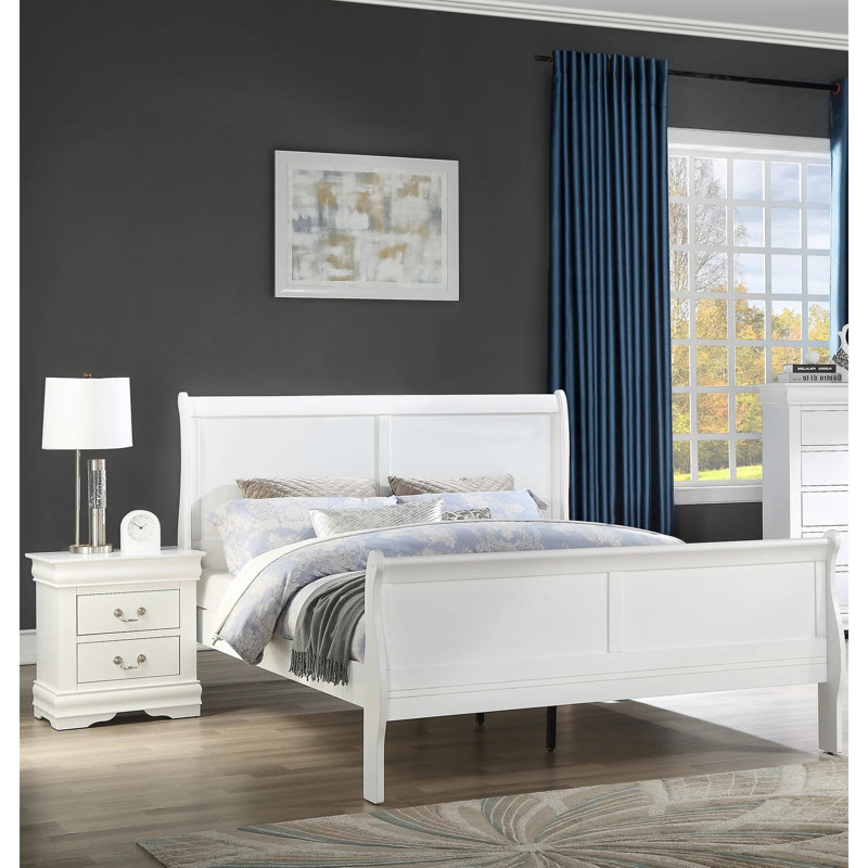 Grand lit blanc en bois massif pour une sensation douillette de détente