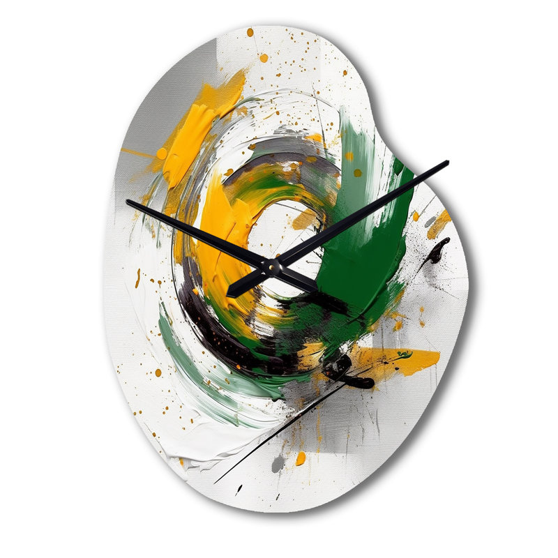 Jaune et vert Abstracted Perspectives III - Horloges asymétriques abstraites en métal, horloge murale de forme irrégulière jaune