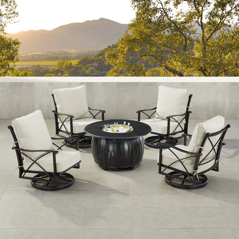 Ensemble de table de foyer en aluminium noir avec quatre fauteuils club