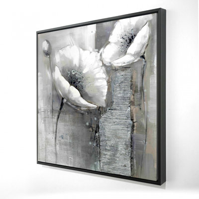 "Fleurs monochromes industrielles"