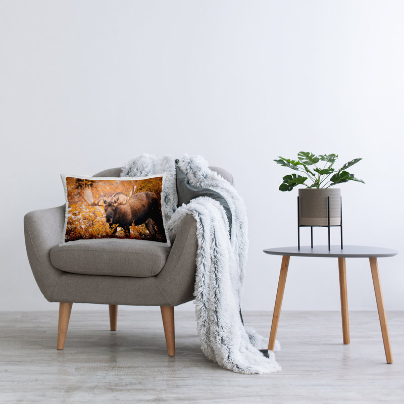 Coussin décoratif imprimé "Moose parmi les feuilles d'automne" par Daniel Sproul