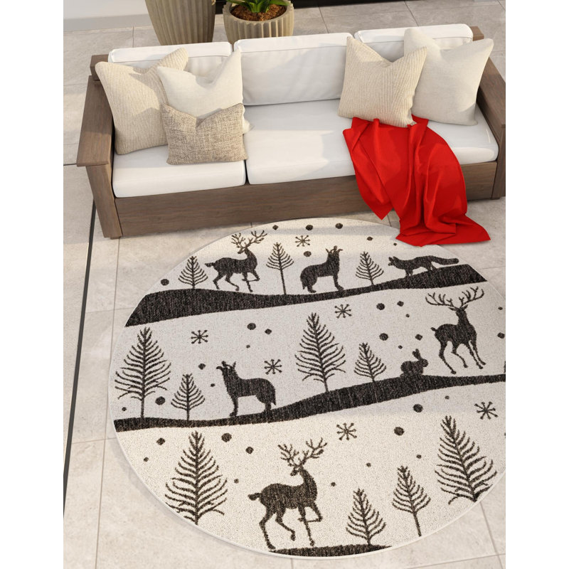 The Holiday Aisle Kareema Indoor/Outdoor Area Rug, Round 7'10"