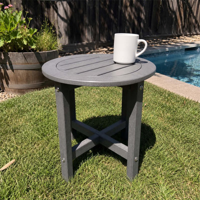 Table d'appoint ronde durable en PEHD de 16 po de diamètre x 18 po H, table de bout de patio toutes saisons pour plus de commodité et de style